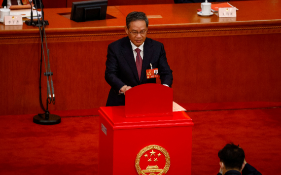 李强总理：政府所有工作必须在法律框架里进行