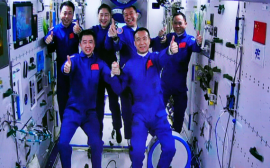 两次任务的六名中国宇航员在太空的历史性会面/更详细/