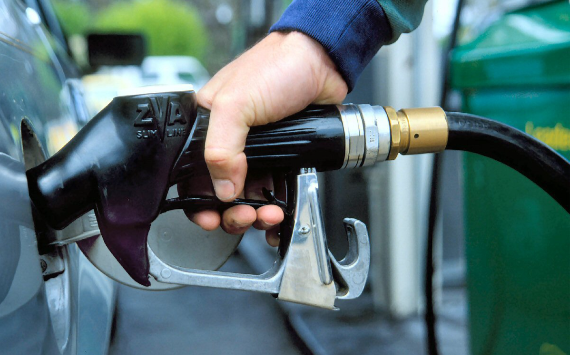自7月27日以来，中国当局一直在降低国内市场的燃油价格