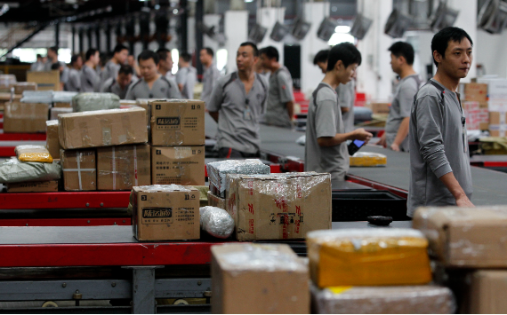 2022年中国快递行业企业处理包裹量超过1000亿件