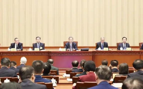 赵乐际主持十四届全国人大常委会第十五次会议闭幕会并作讲话强调 贯彻党中央决策部署 立足人大职能做好工作 为完成全年经济社会发展目标任务作贡献